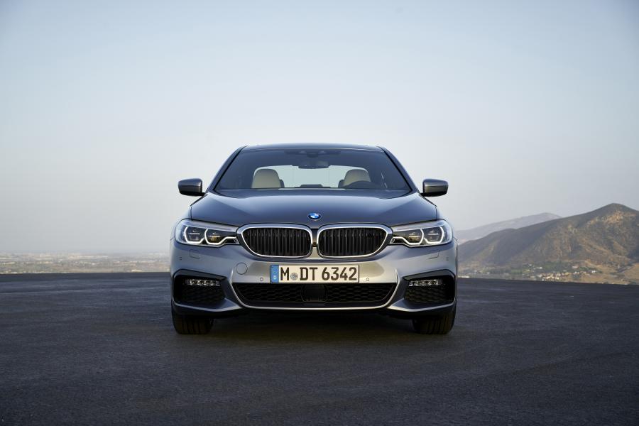 BMW 540i Sedan M Sport 2017 года  (WW) (фото 36 из 98)